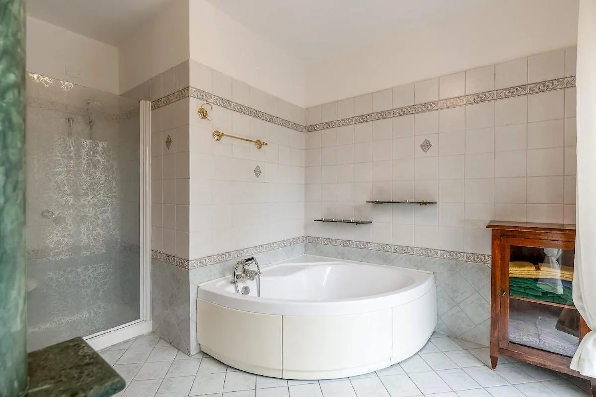 Emerald House Milan Apartment